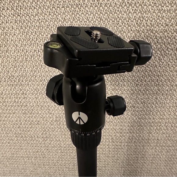 Manfrotto Element Traveler Tripod - Small - Picture 8 of 9